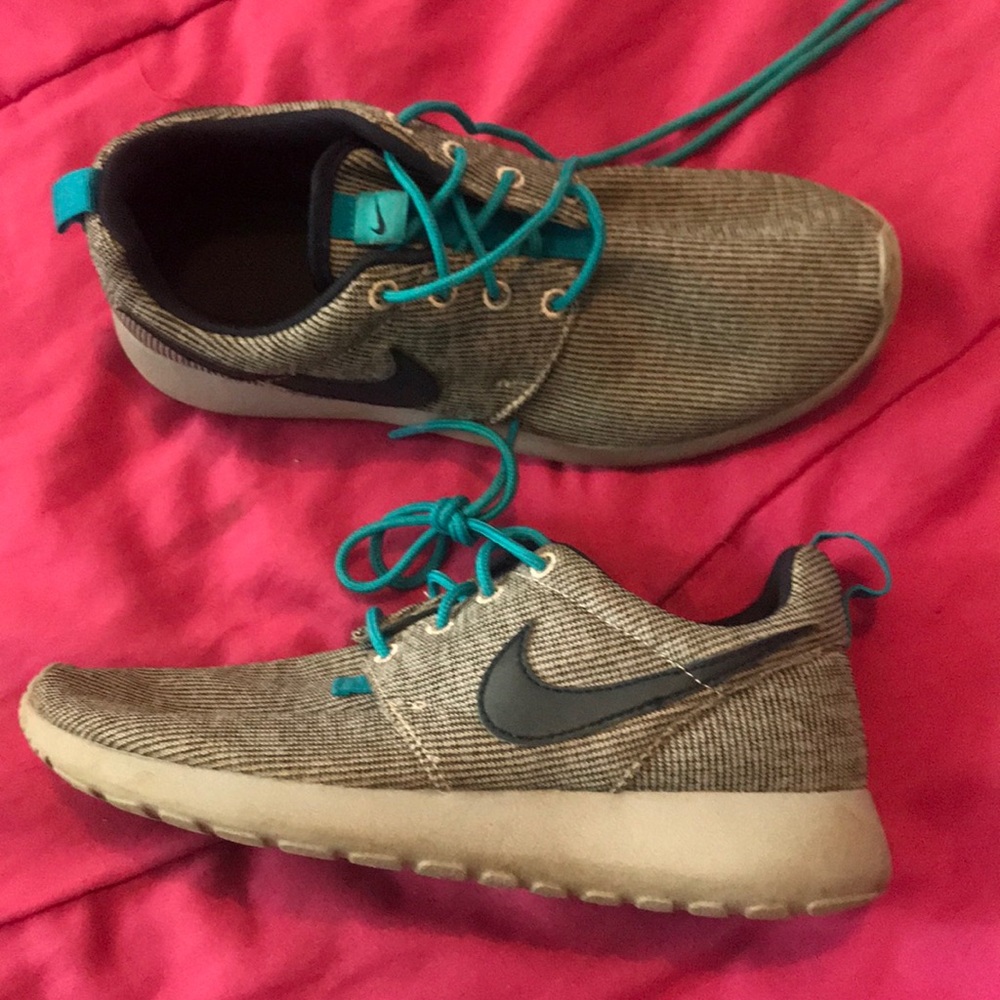 NIKE roshes